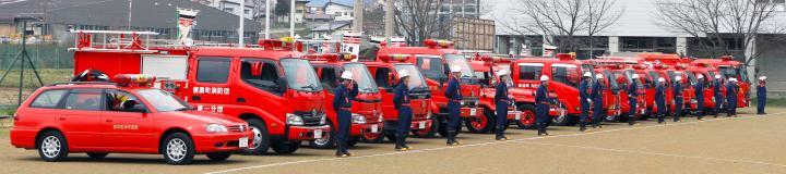 消防車が整列する様子